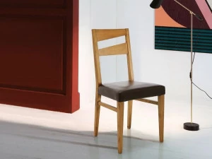 Devina Nais Стул из массива дерева со встроенной подушкой