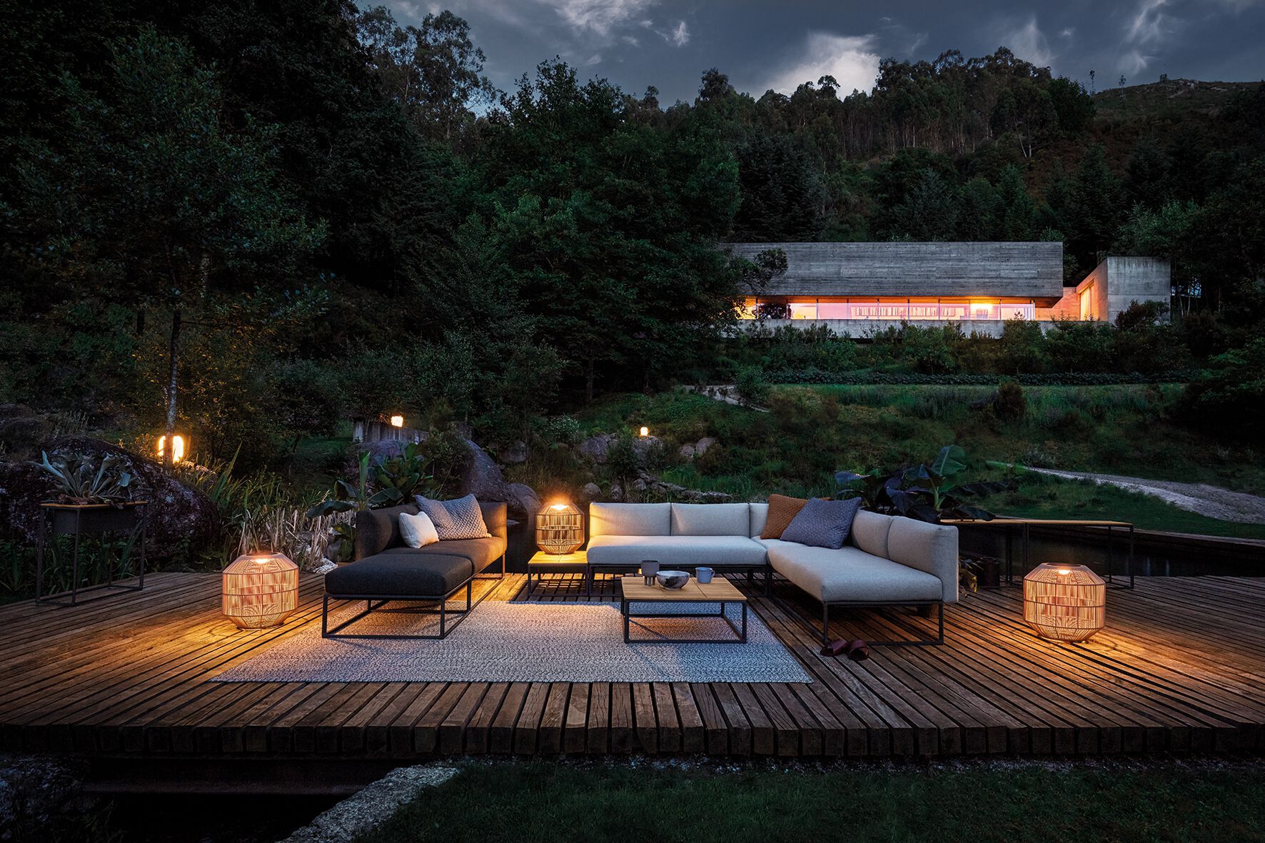 Алюминиевый и деревянный низкий прямоугольный садовый столик Gloster Maya ARCH-00010784 - Вид №2