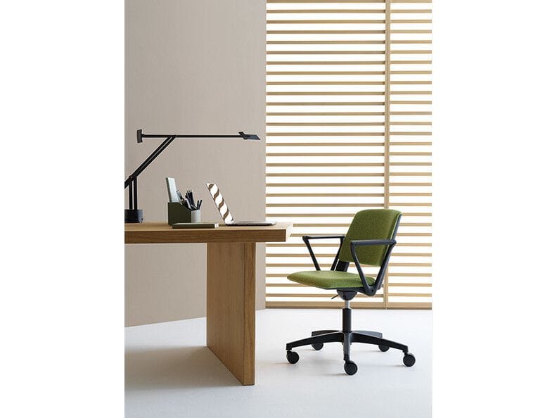 Пластиковый мягкий стул с подлокотниками Nahu Clio Soft ARCH-00013824