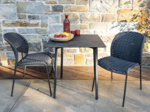 Квадратный садовый стол