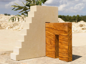 Безделушка / скульптура из камня Лечче и оливкового дерева