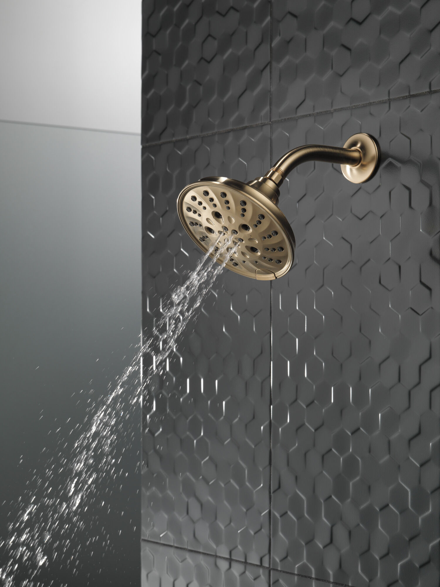 52669-CZ H2Okinetic® Традиционная душевая лейка Raincan с 5 настройками Delta Faucet Universal Showering Шампанское бронза  - Вид №6