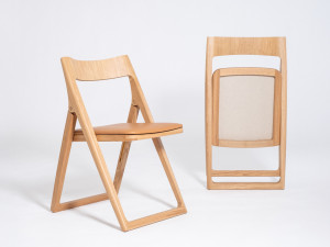 Складной стул из дуба с мягким сиденьем