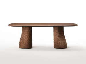 Деревянный обеденный стол