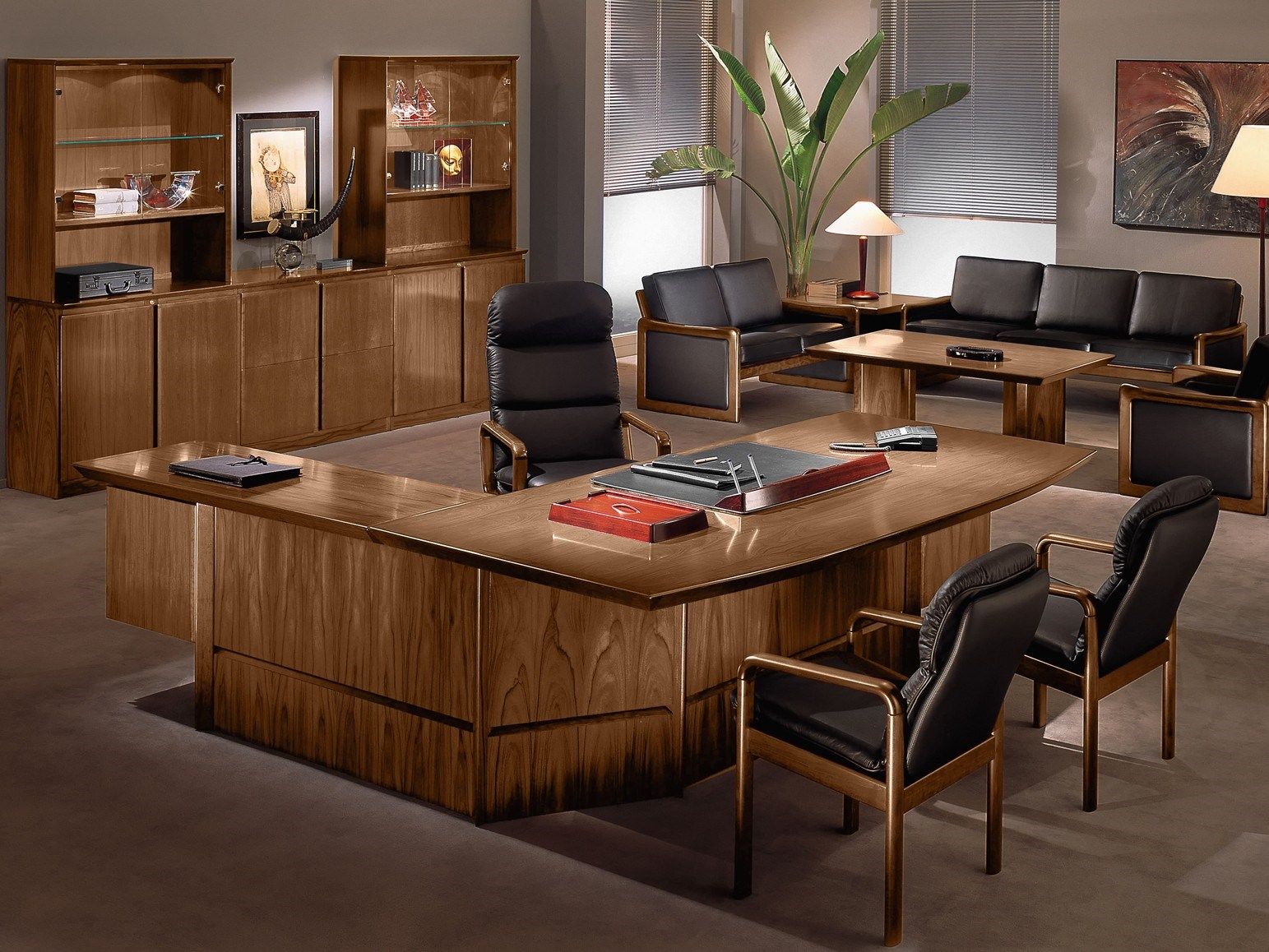 Угловой исполнительный стол из грецкого ореха Dyrlund ARCH-00139461 - Вид №1