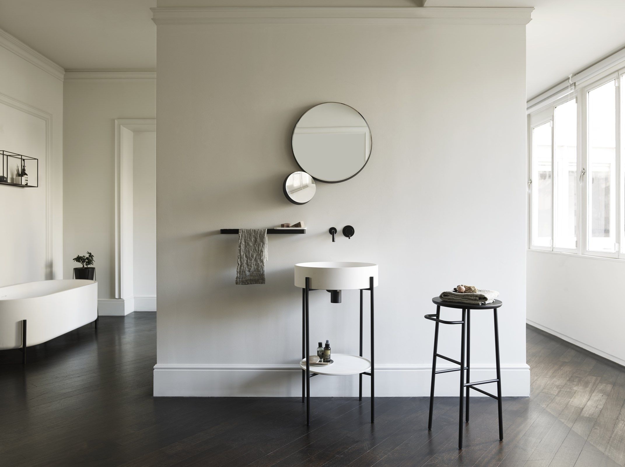 Круглая консольная раковина Livingtec® Ex.T стенд ARCH-00021181 - Вид №5