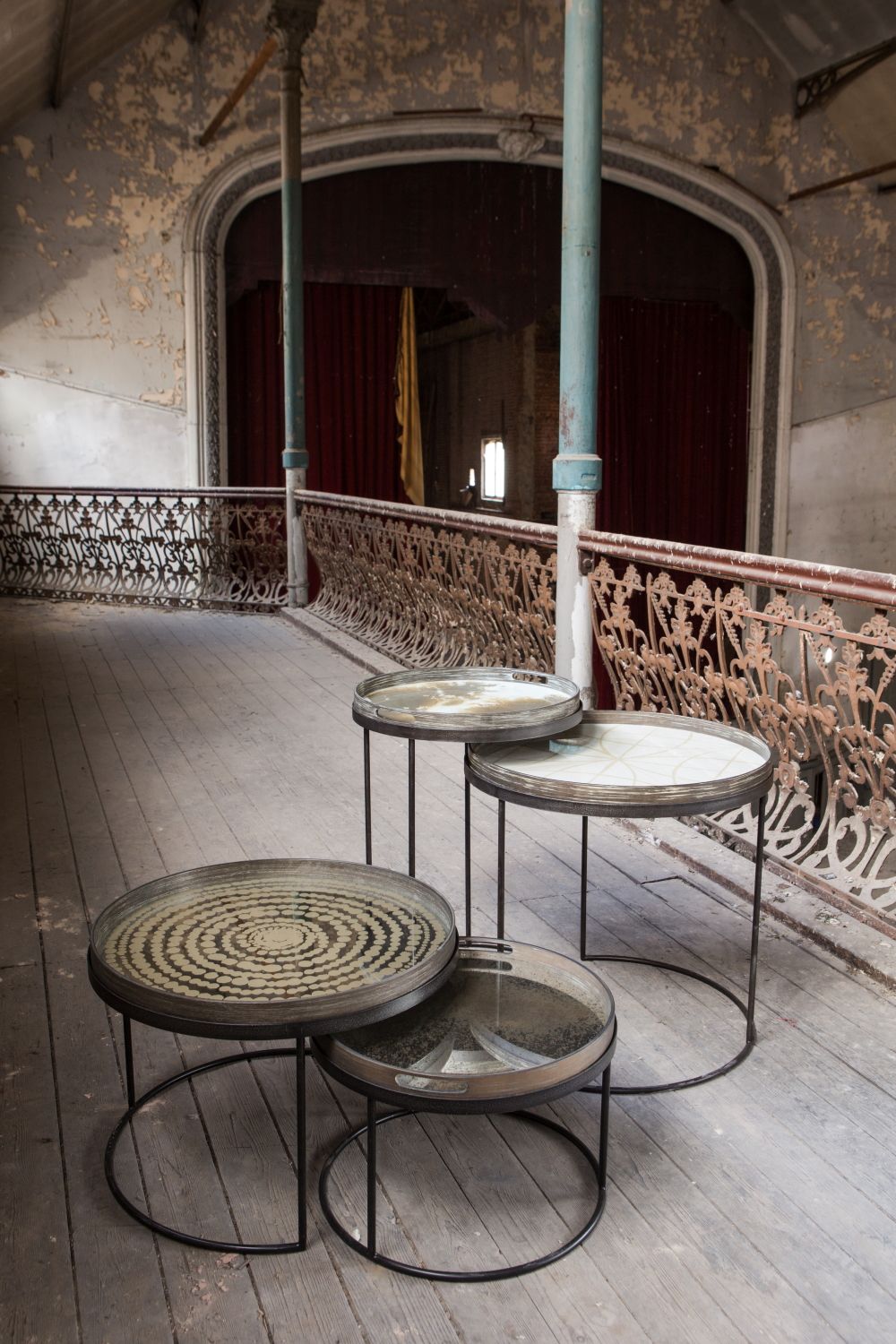 Круглый деревянный журнальный столик для гостиной Ethnicraft ROUND TRAY TABLE ARCH-00023766 - Вид №2