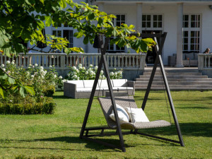 98.00.0908 Комплект Heaven Swing Oyster / Black 2 шт. - в том числе 1 двуспальная кровать Oyster, 1 каркас черного цвета Mbm