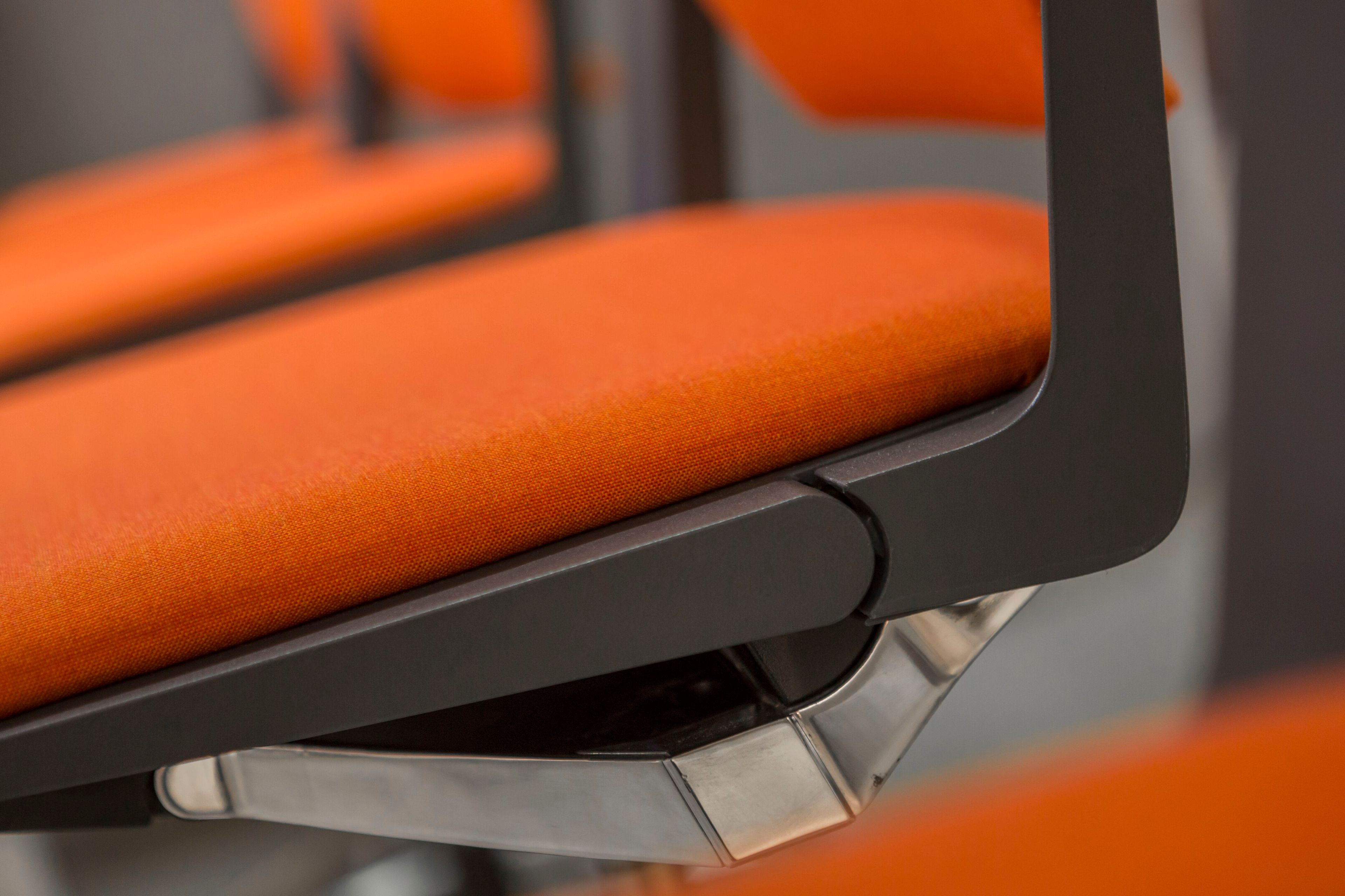 Пластиковый поворотный регулируемый по высоте офисный стул с колесами Haworth Very ARCH-00061090 - Вид №3