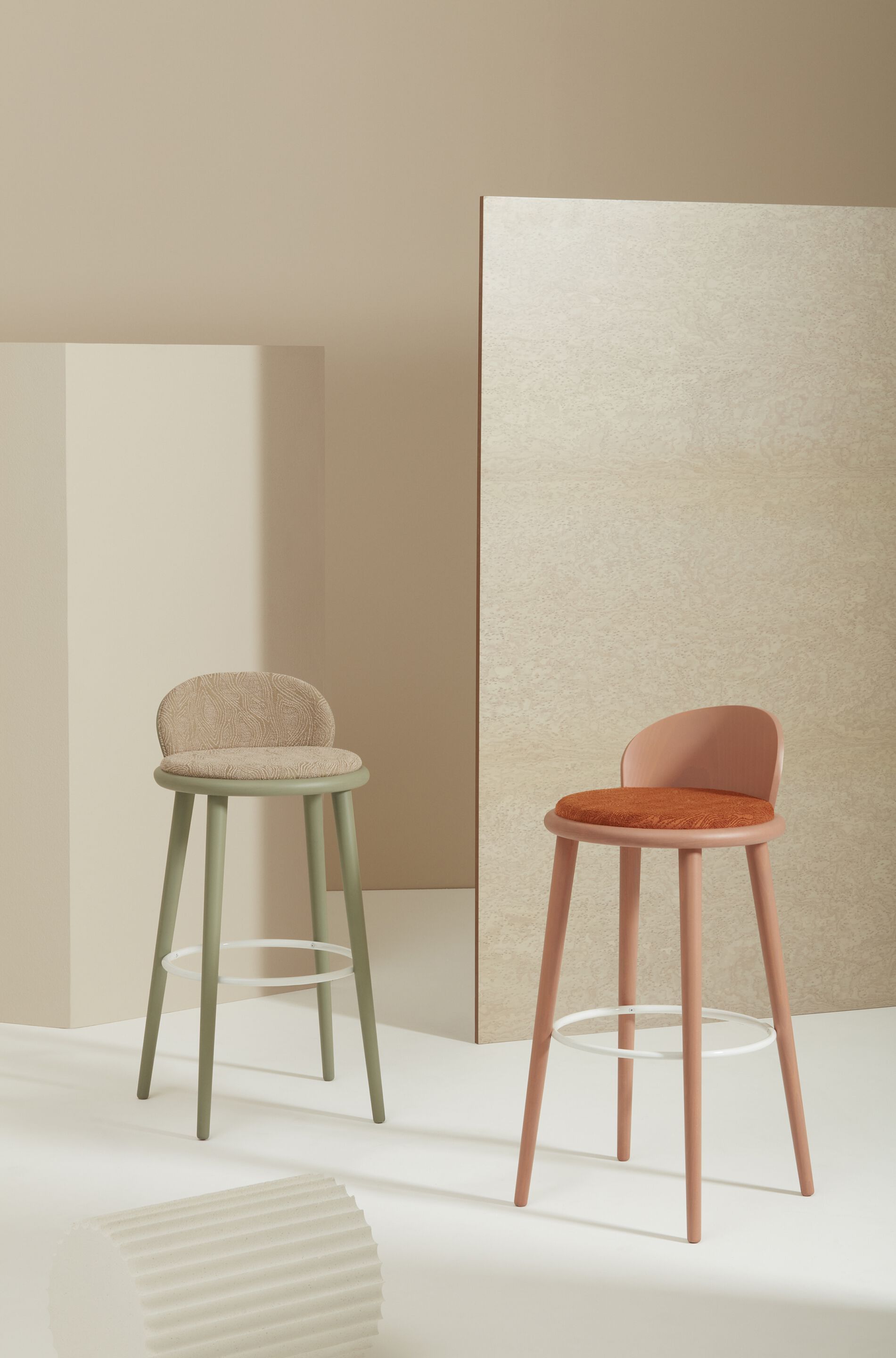 Высокий мягкий стул из бука с подставкой для ног Billiani Veretta ARCH-00029675 - Вид №1