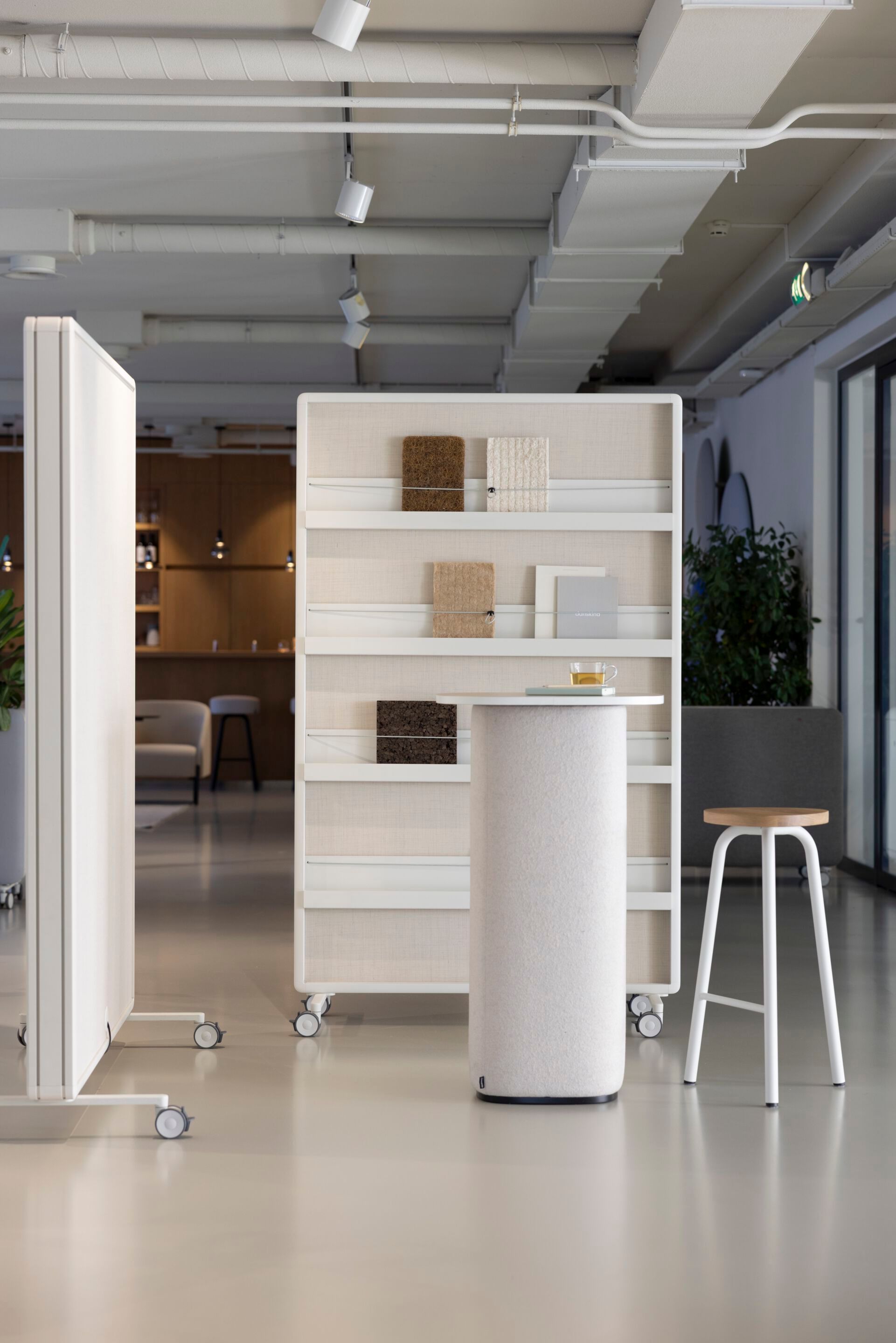 Мобильный звукопоглощающий офисный перегородка из ткани на колесах Cascando патио ARCH-00118831 - Вид №5