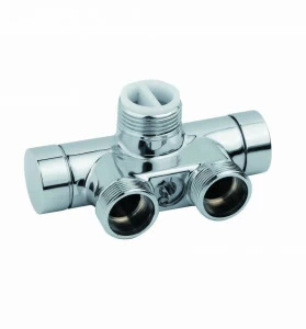 Carlo Poletti V87110JTKM Клапан одно/двухтрубный с бай-пасс и держателем, цетральное подключение. Версия углом с подключением медной или пластиковой трубы. Межосевое расстояние 40 мм. Клапан, совместимый с системой ТКМ.