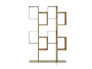 Деревянный книжный шкаф