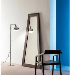 Devina Nais Напольное зеркало трапециевидной формы из массива дерева