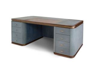 Деревянный прямоугольный стол с ящиками