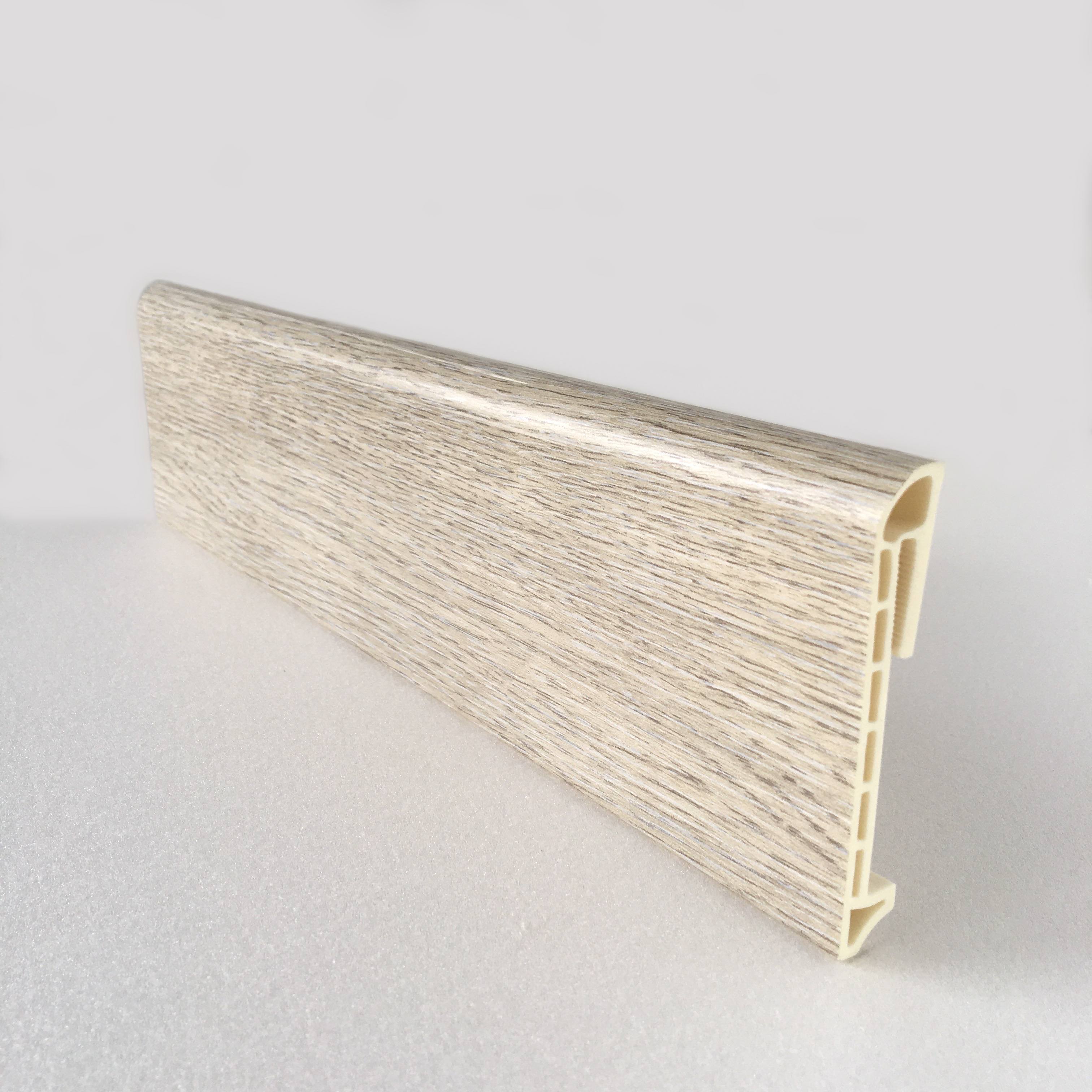 Напольный плинтус  Дуб дворцовый 80мм DEKOR PANEL DP055