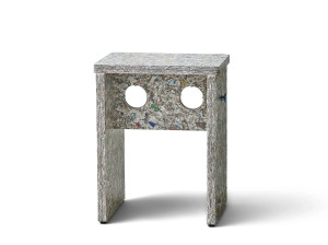 Низкий стул из переработанного материала