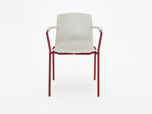 Полипропиленовый стул с подлокотниками