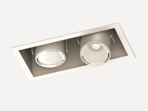 Несколько металлических светодиодных утопленных прожекторов