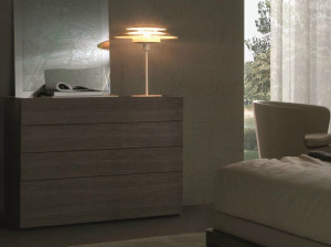 Деревянный комод