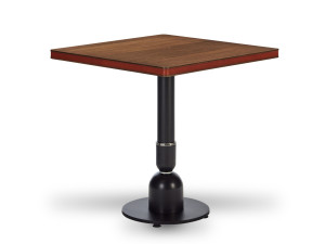 Квадратный стол из дерева и металла