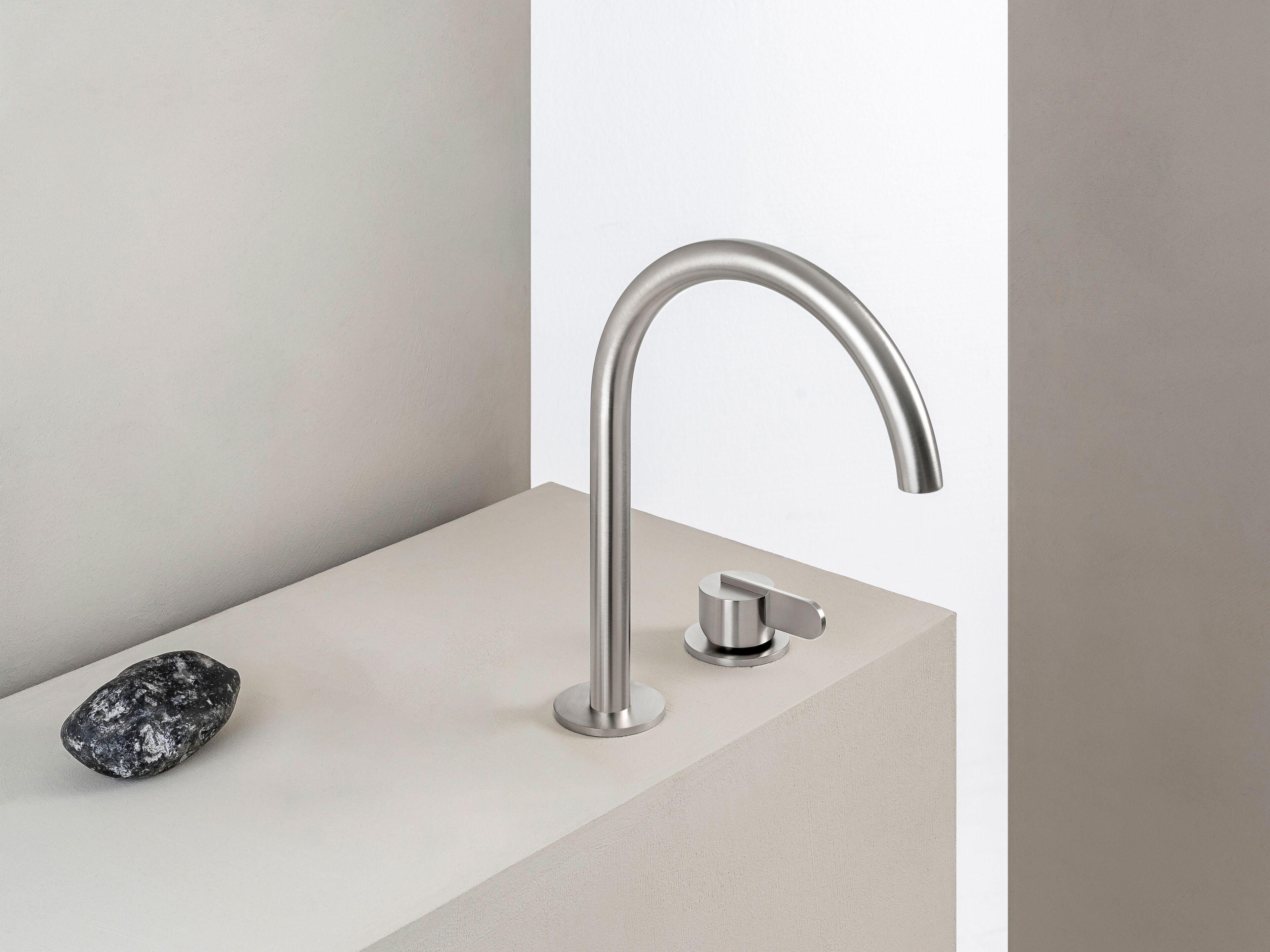 Однорычажный смеситель для раковины с 2 отверстиями QD Magistro Lab Swing ARCH-00040162