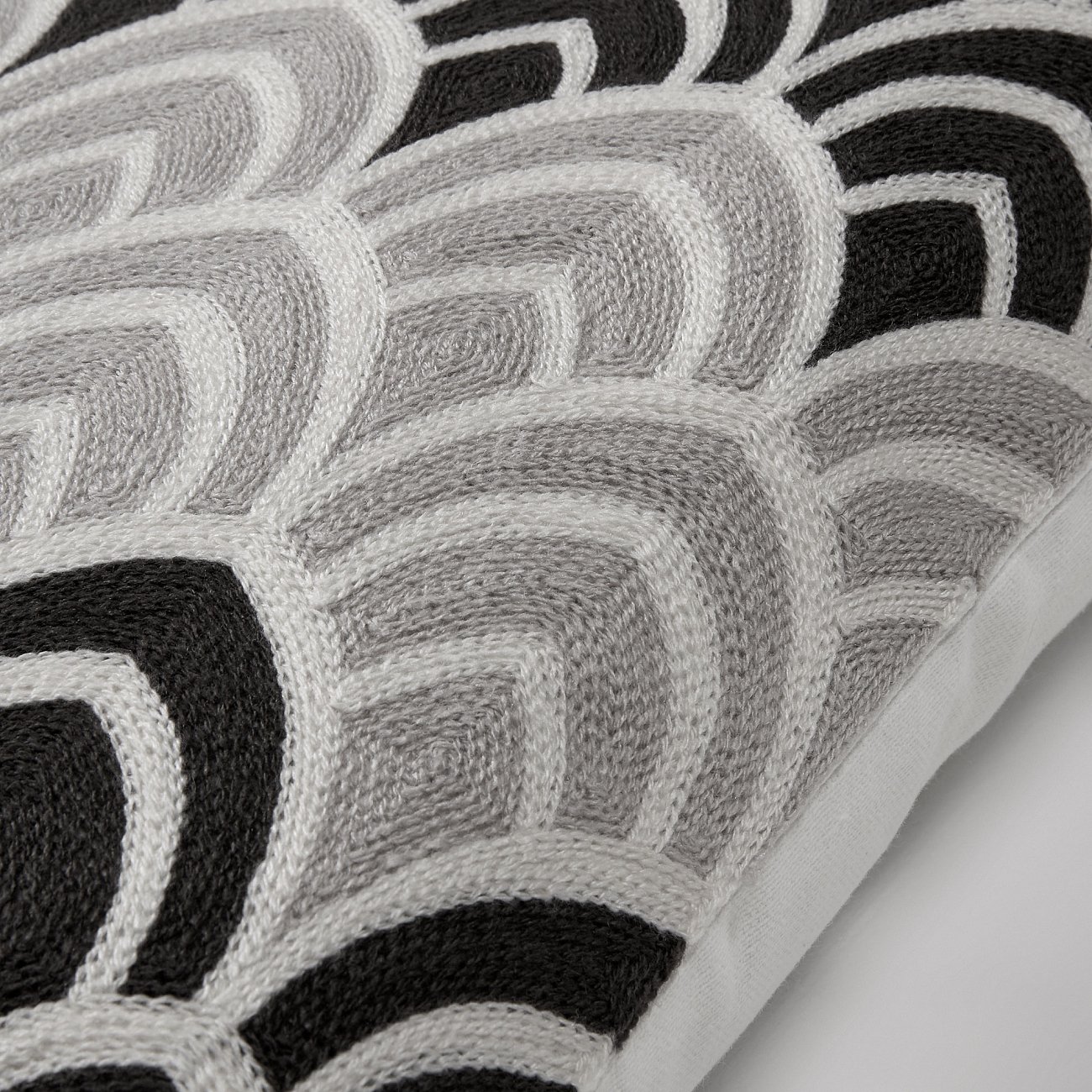 Чехол для подушки Rhys от La Forma LA FORMA ОРНАМЕНТ 298865 Серый  - Вид №3