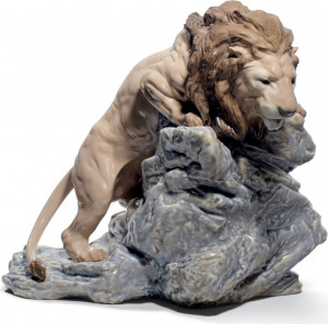 10669060 LLADRO Фигурка Lladro "Притаившийся лев" 29x31см Фарфор