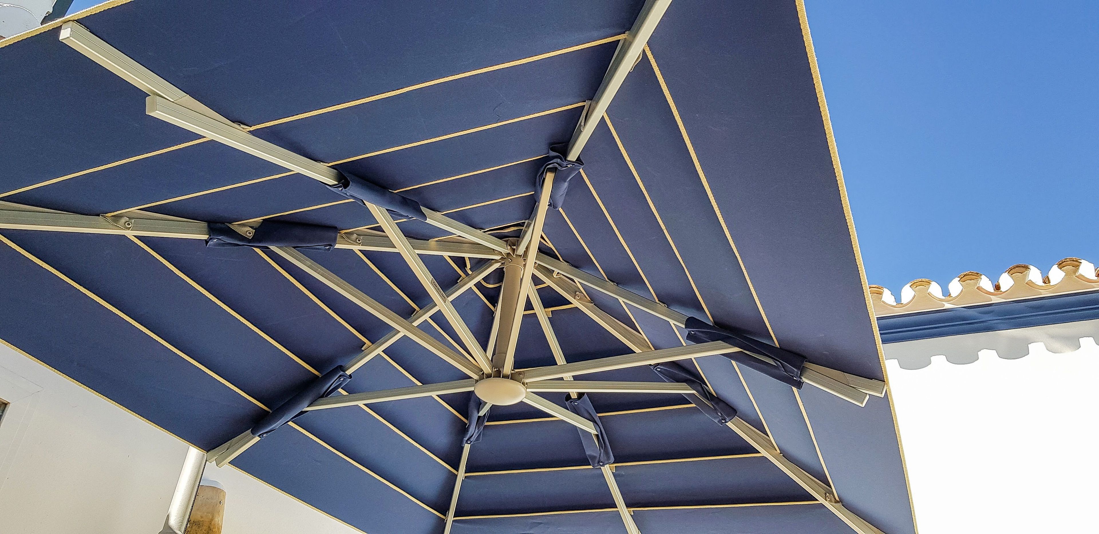 Металлический поворотный зонтик с боковым полюсом Gardenart GIRASOLE LUSSO ARCH-00067059 - Вид №2