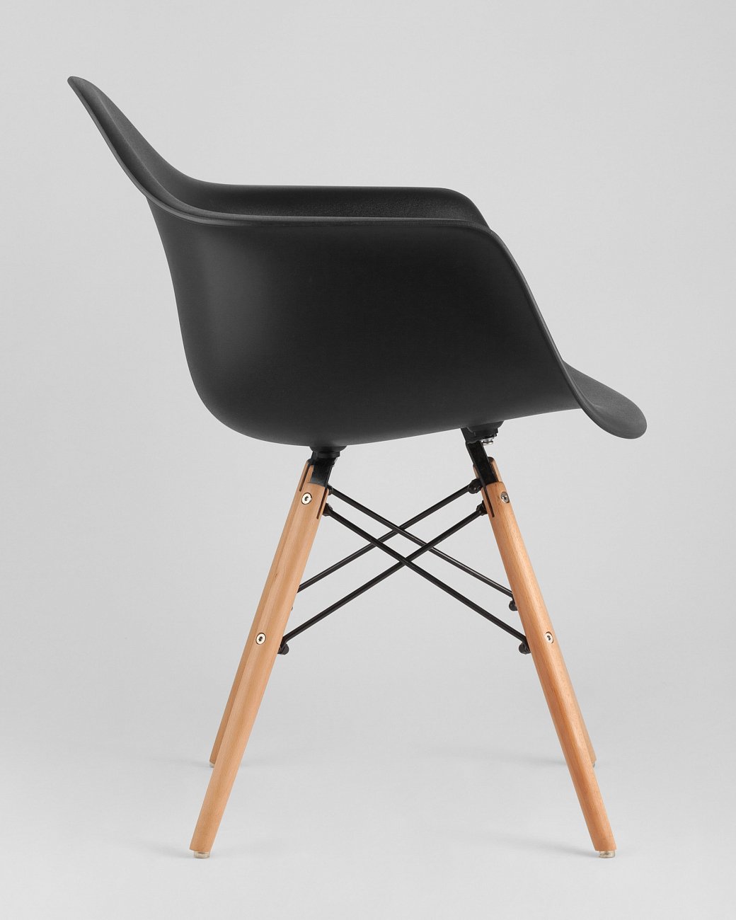 Кресло черное пластиковое с деревянными ножками Eames W EAMES EAMES DAW 00-3881988 Черный  - Вид №2