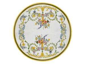 Круглый стол из лавового камня