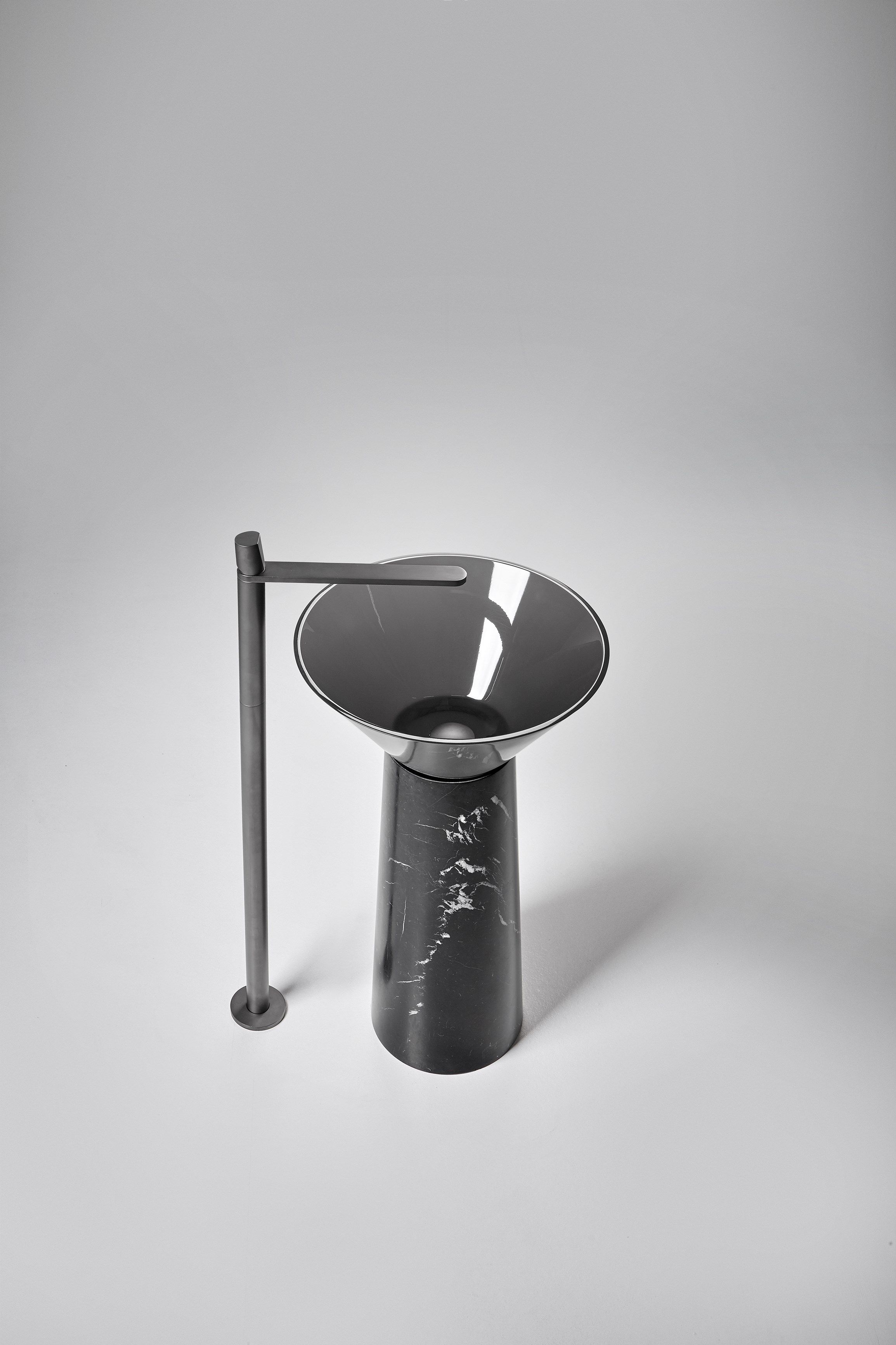 Круглый отдельно стоящий умывальник из черного мрамора Marquina Antoniolupi ALBUME11 + ALBUME21 ARCH-00148772 - Вид №4