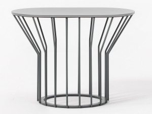 Низкий металлический журнальный столик для гостиной