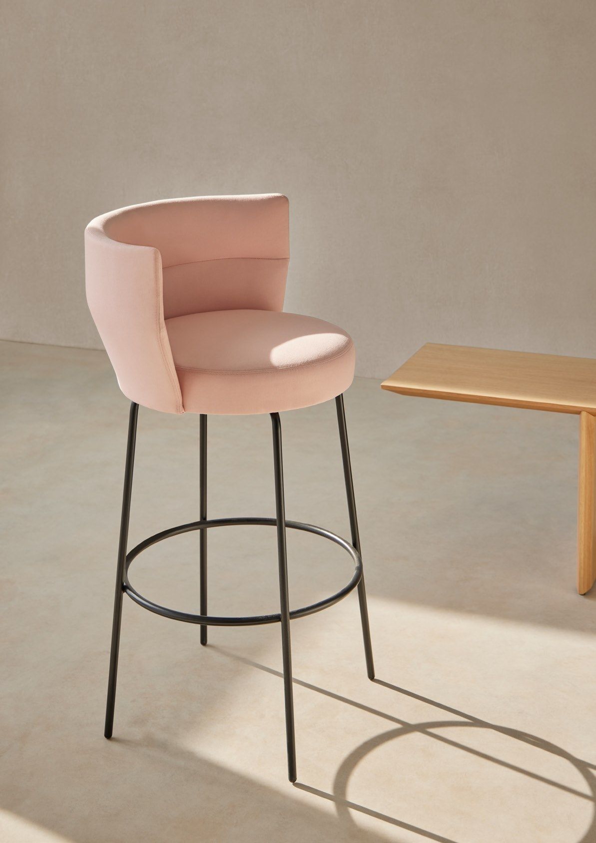 Высокий кожаный стул с подставкой для ног Punt Sena ARCH-00069404 - Вид №3