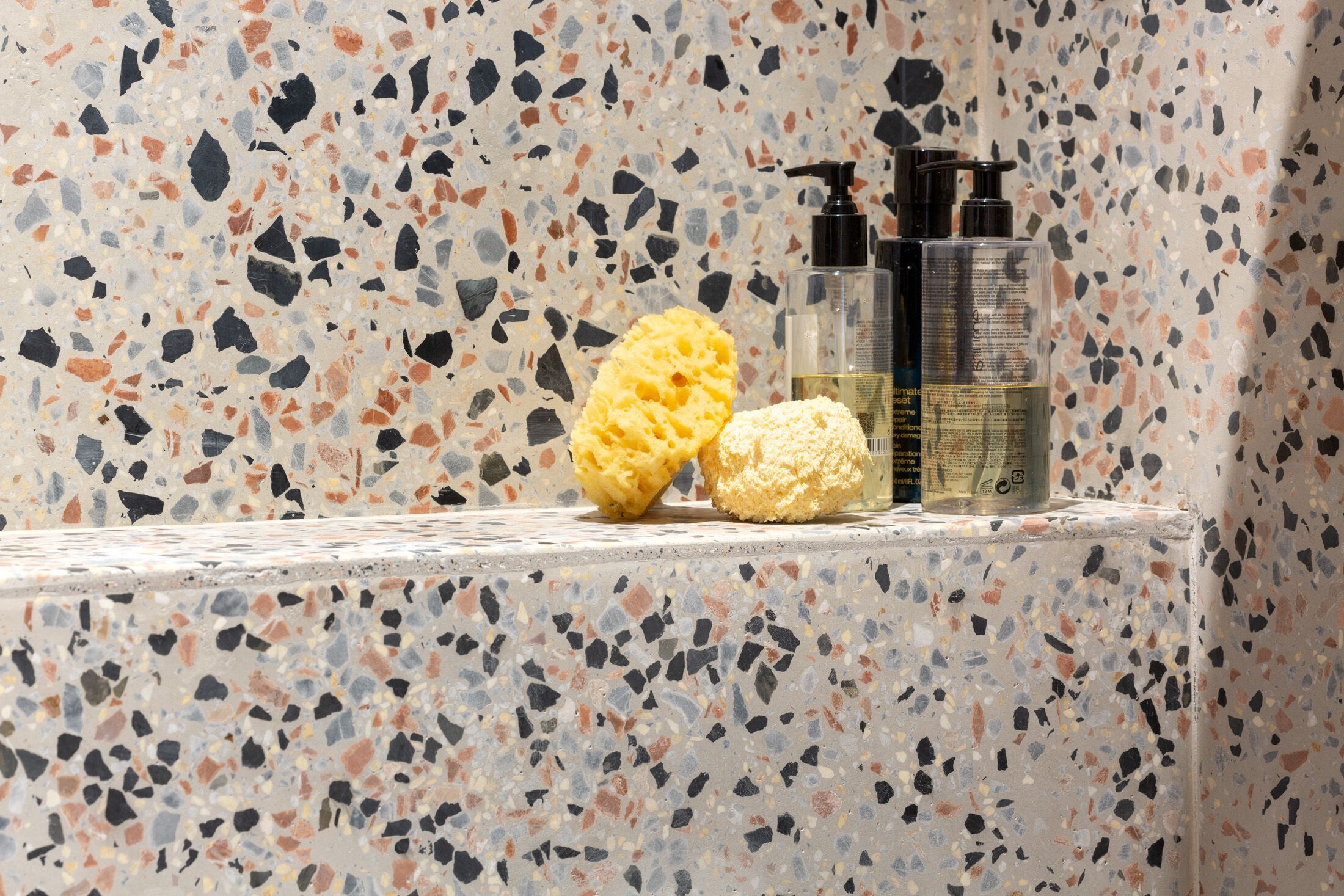 Покрытие для ванных комнат с эффектом терраццо BEAL International Bealstone ARCH-00057450 - Вид №1