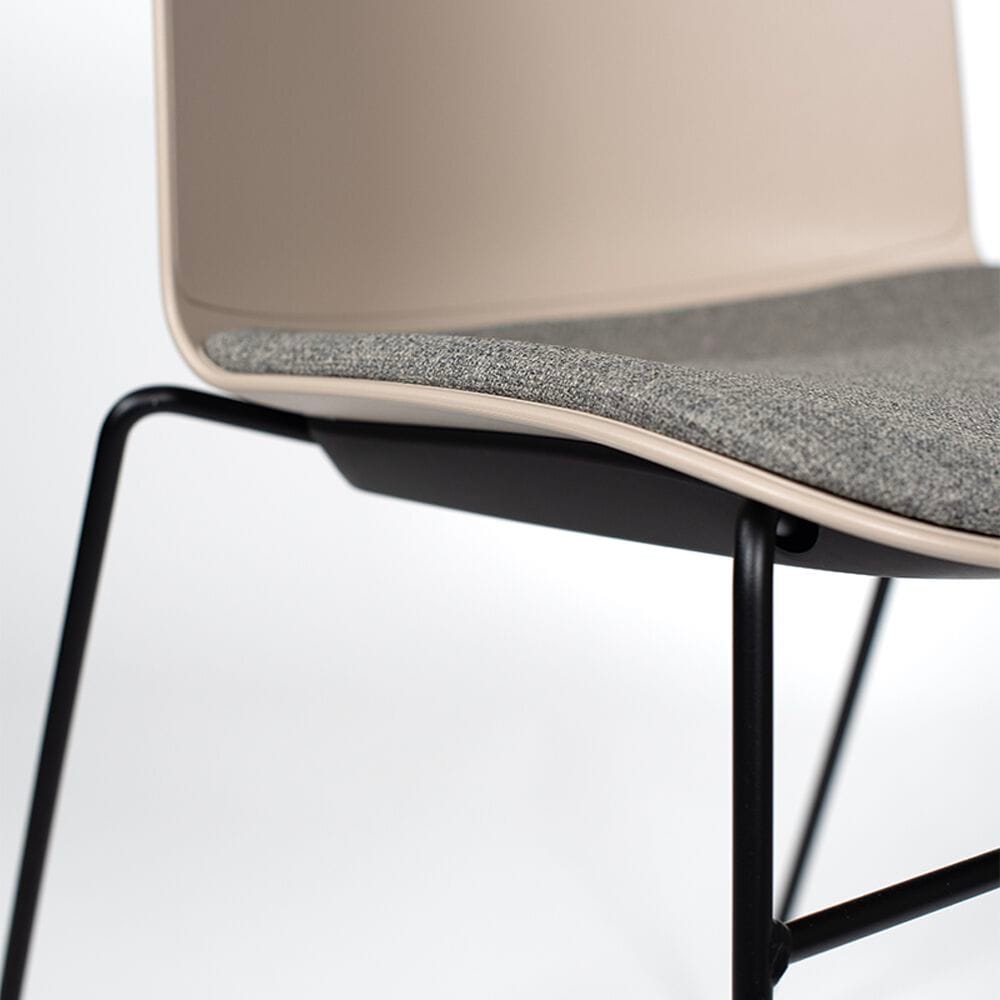 Штабелируемый стул из полипропилена с мягким сиденьем Infiniti Relief ARCH-00023018 - Вид №3