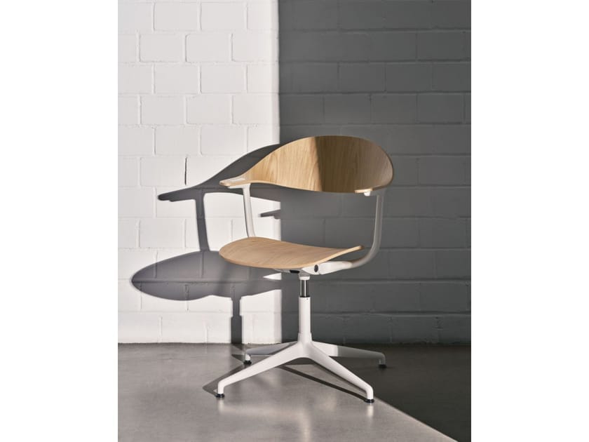 Деревянный стул с четырьмя спицами In Stock Vitra ARCH-00097827 - Вид №2
