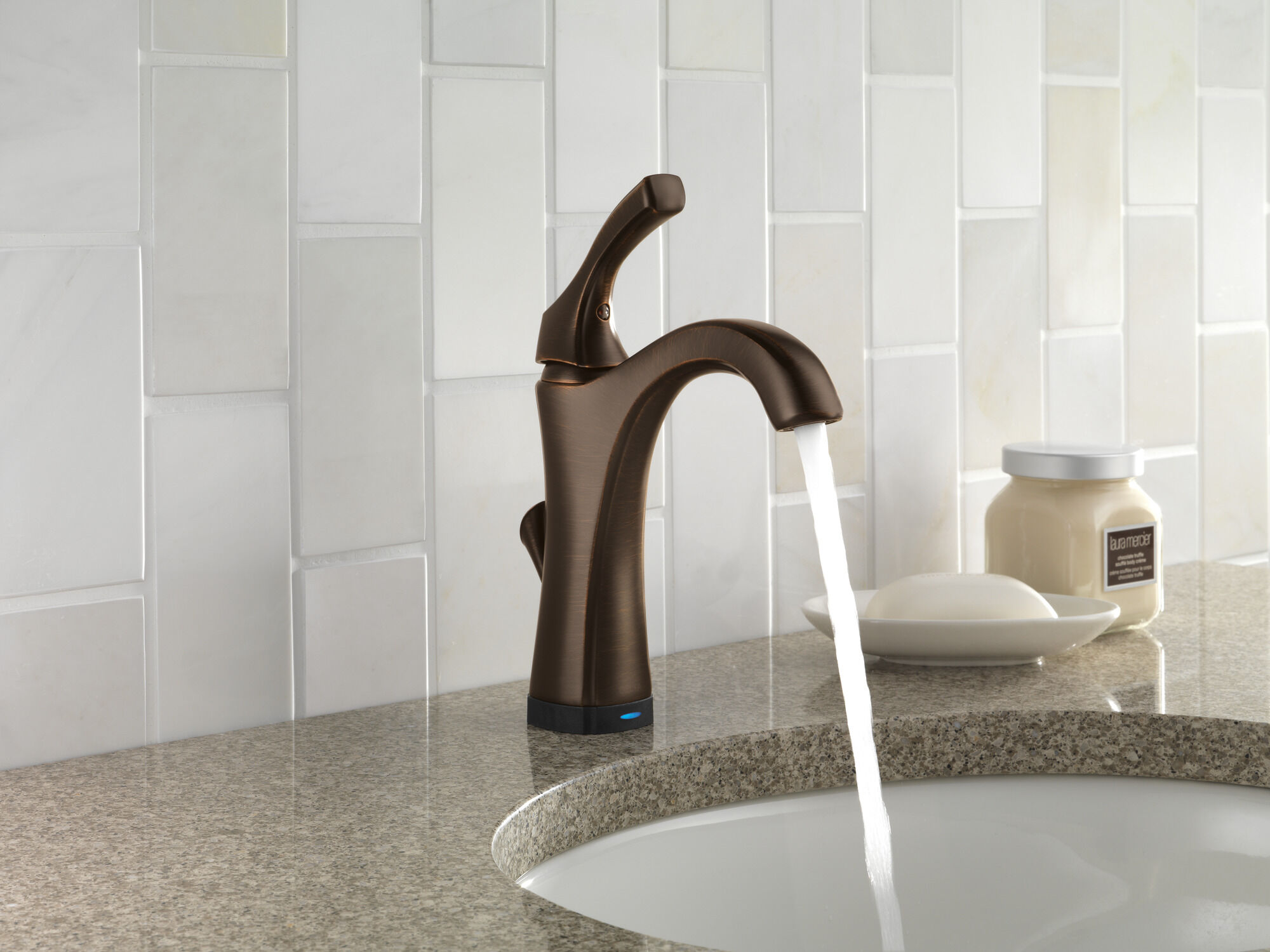 592T-RB-DST Смеситель для ванной с одной ручкой с технологией Touch2O.xt® Delta Faucet Addison Венецианская бронза  - Вид №3