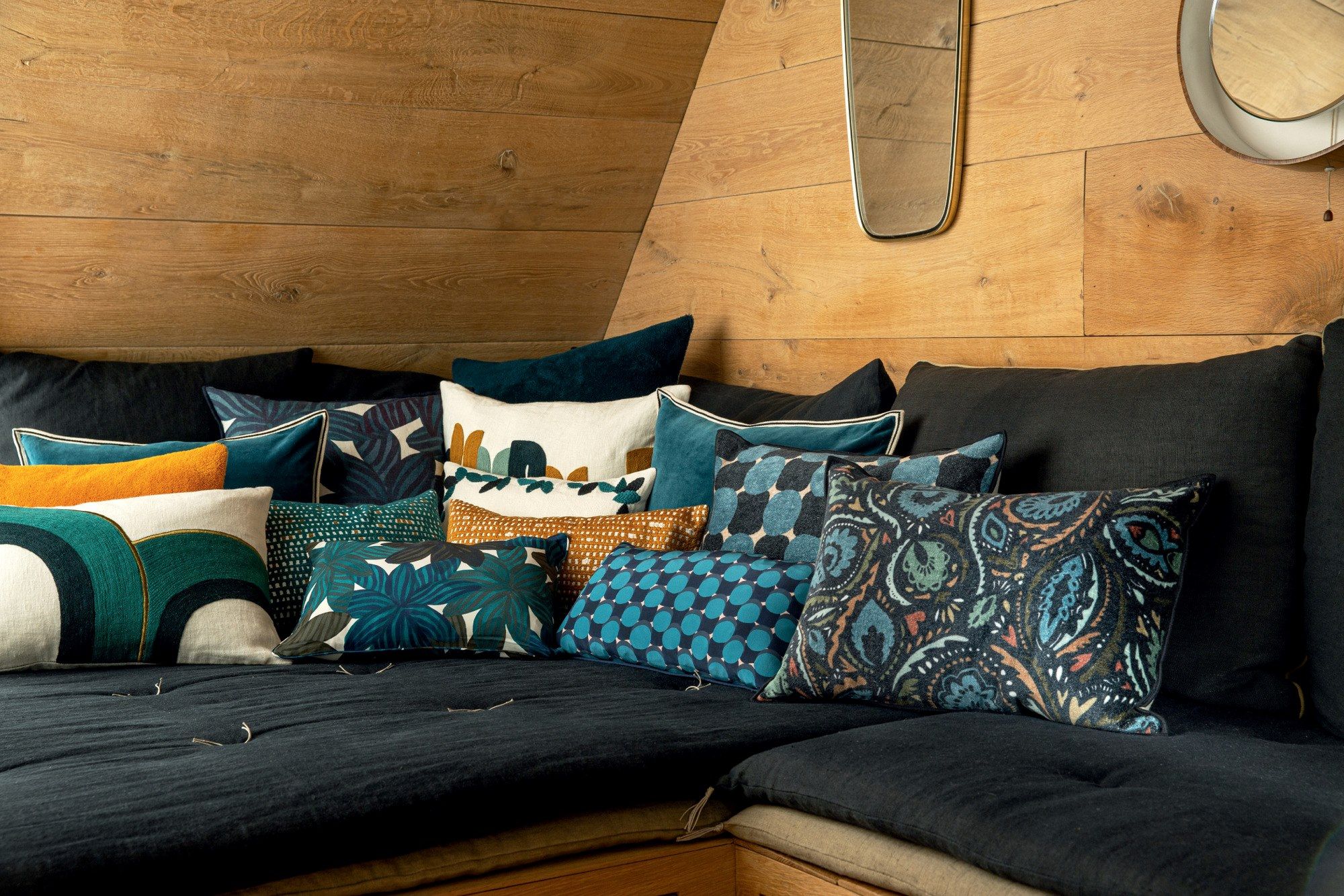 Прямоугольная шелковая подушка с геометрическим рисунком Élitis TWIST ARCH-00130599 - Вид №10