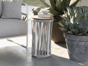 Высокий круглый садовый столик