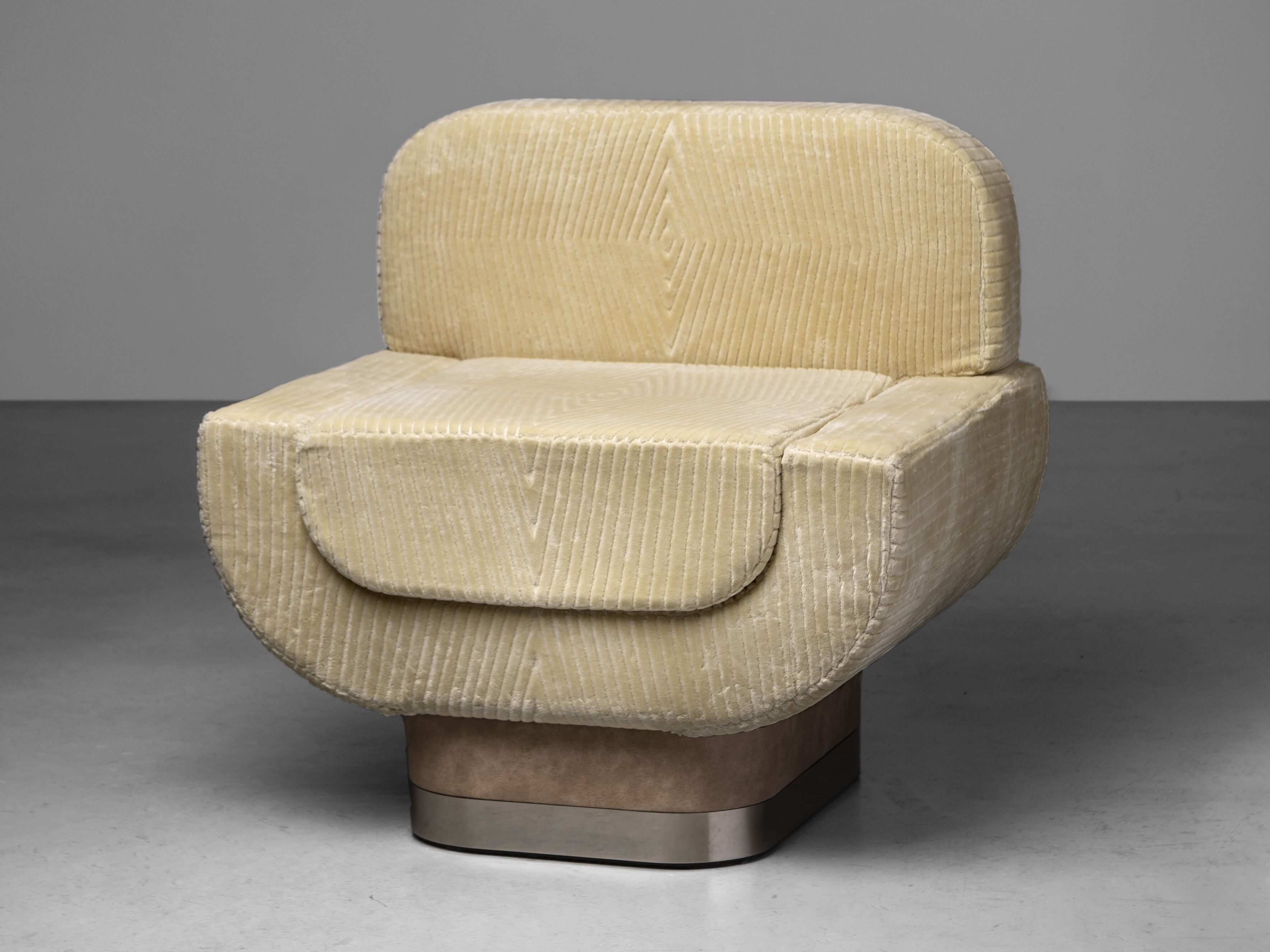 Тканевое кресло с подлокотниками The House of Lyria CLEONICE ARCH-00010992