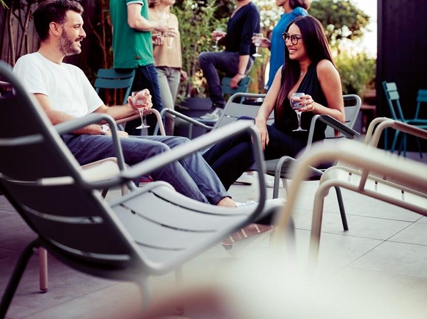 Fermob Штабелируемое садовое кресло из алюминия с подлокотниками Luxembourg 4104 - Вид №3