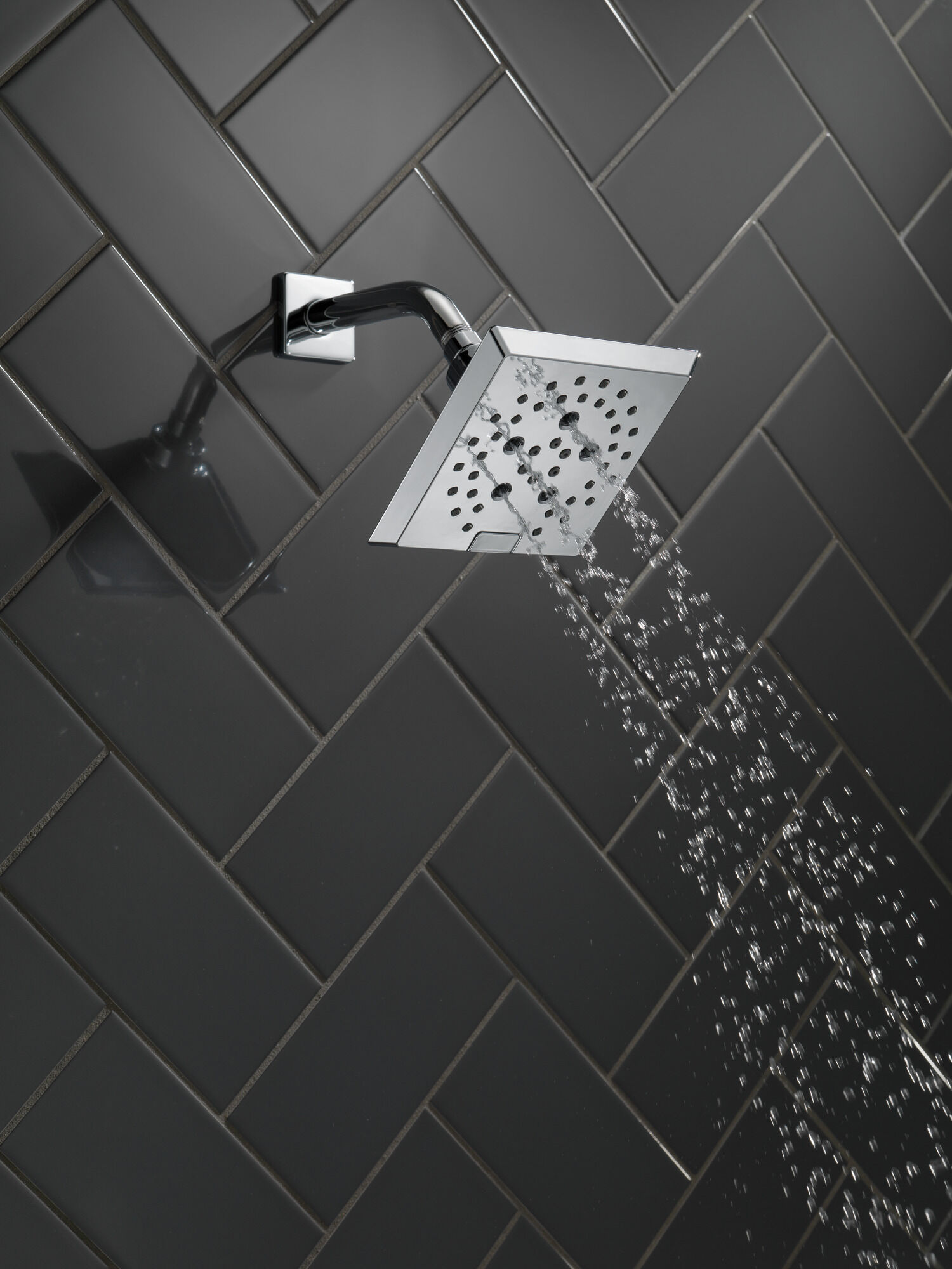 52664-KS H2Okinetic® Современная угловая душевая лейка Raincan с 5 настройками Delta Faucet Universal Showering Черный нержавеющий  - Вид №7