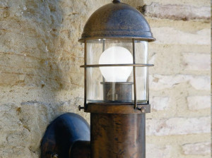 Металлическая наружная настенная лампа