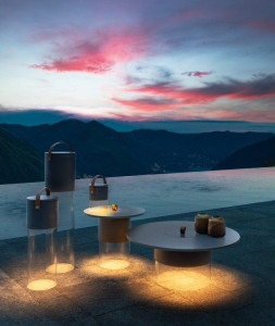 Наружная настольная лампа из метакрилата и смолы