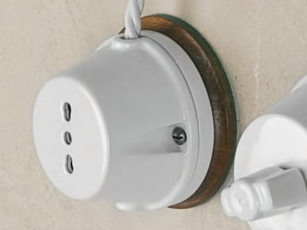 Керамическая одиночная электрическая розетка Aldo Bernardi Polluce ARCH-00125404