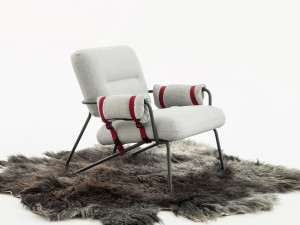 Тканевое кресло с подлокотниками