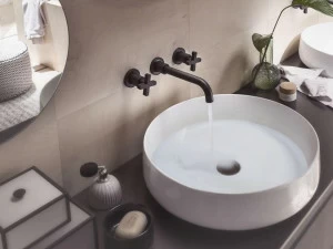 Nobili Rubinetterie Смеситель для умывальника настенный на 3 отверстия с отдельными розетками Lira