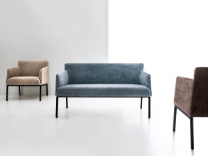 Кресло с подлокотниками