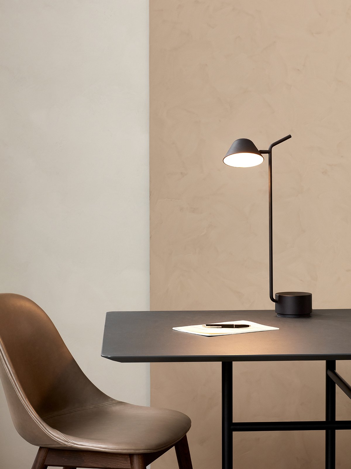 9395001-003101ZZ MENU Боковой обеденный стул Harbour, деревянная основа, обитый Черный дуб | Городской бархат - CA7832 / 031  - Вид №5